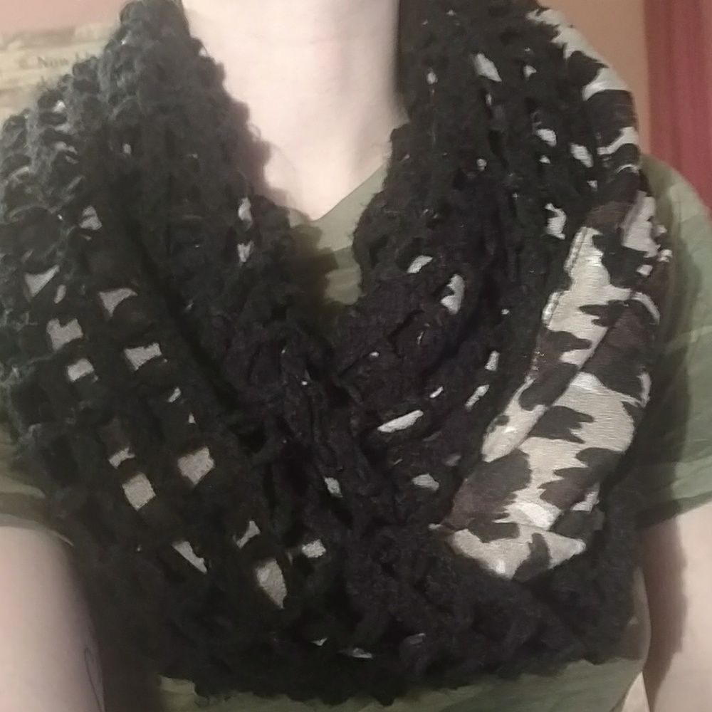 Scarf - Picture 1 of 5